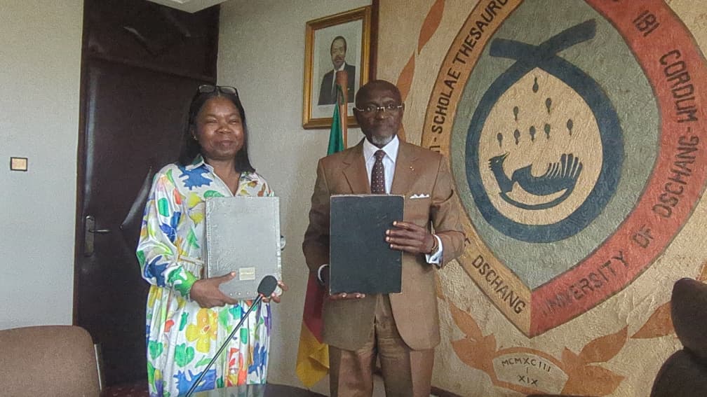 Signature d'une convention entre l'institut et l'Université de Dschang.
