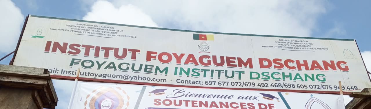 Le panneau officiel de l'institut au portail du site de Yaguem-Foto.